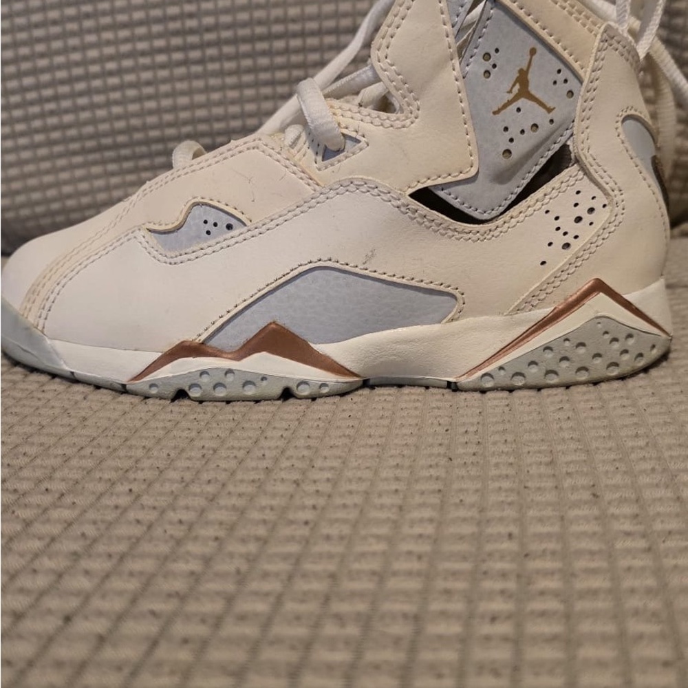 Jordan Kids White and Brown Sneakers - Picture 12 of 15